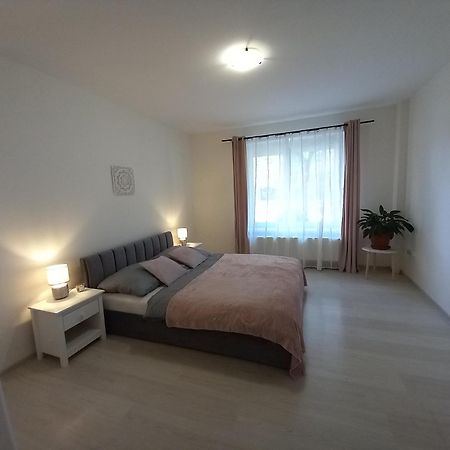 Spi V Kuklenach 1 Apartment Hradec Kralove Bagian luar foto