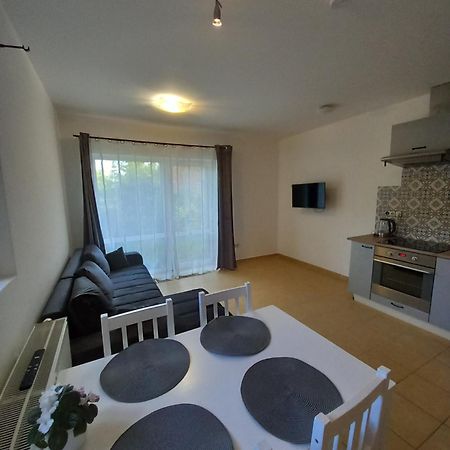 Spi V Kuklenach 1 Apartment Hradec Kralove Bagian luar foto